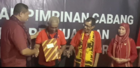 Calon Bupati Alor bersama, Daud Pong Sekretaris DPC PDI-P Alor