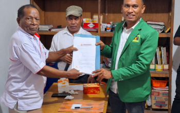 Calon Wakil Bupati Alor, Donny Menase Mooy Di Sekretariat DPC Partai Gerindra Alor